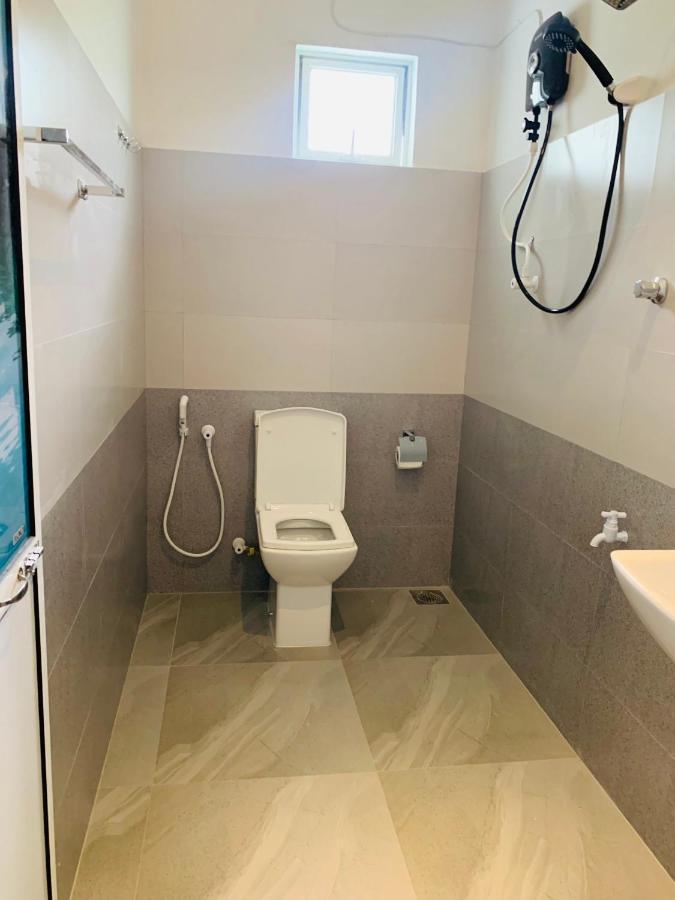 Hotel Pearl Gardens Midigama East Esterno foto